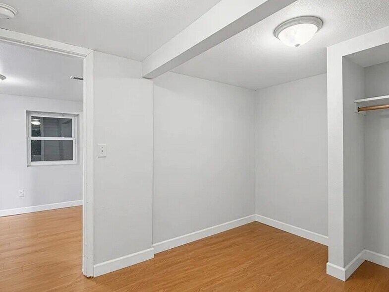 Building Photo - 1525 5th Ave NW