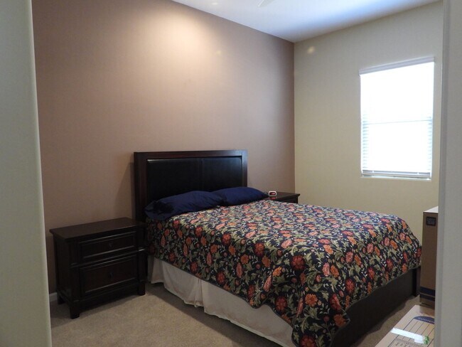 Building Photo - 3 Bedroom 2 Bathroom