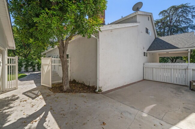 Building Photo - 15473 Lemay St