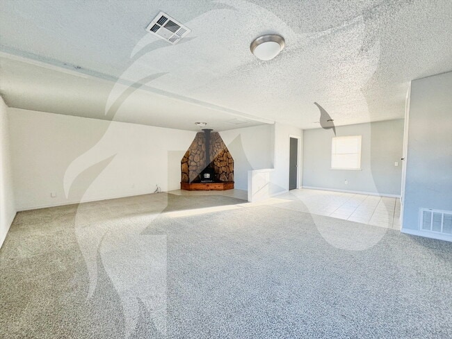 Building Photo - "Charming 3-Bedroom Oasis on 4th Street wi...