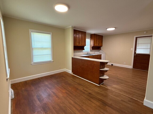 Building Photo - 3-bedroom, 1-bath Brick Home