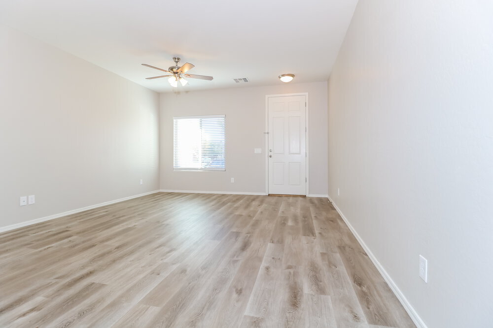 Building Photo - 28779 N Spur Dr