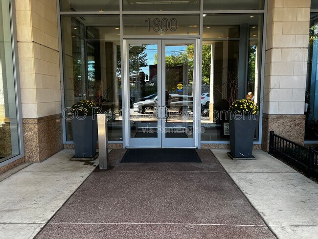 Building Photo - 1600 S Prairie Ave