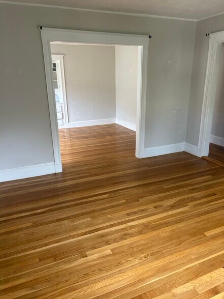Building Photo - 48 Standish St