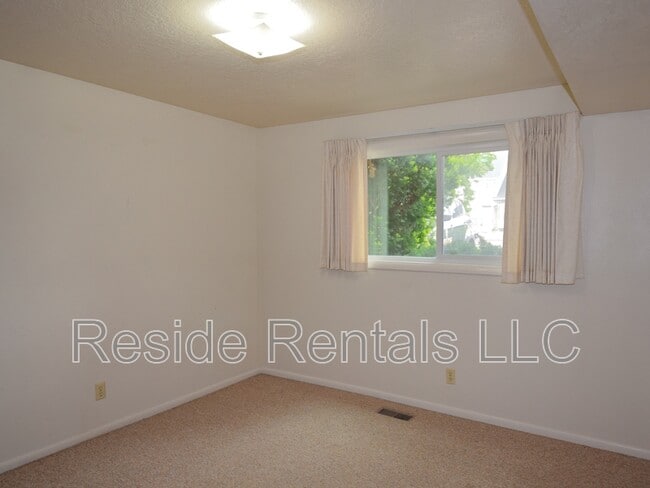 Building Photo - 146 W 1000 N