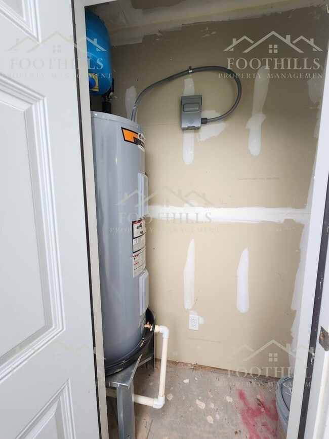 Building Photo - 104 David St