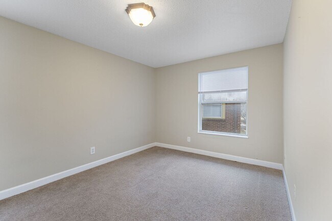 Building Photo - 3534 E Fall Creek Pkwy N Dr