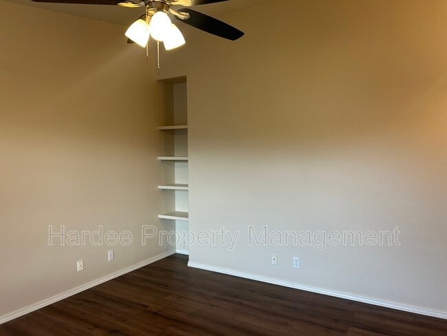 Building Photo - 2254 N Zircon Ave