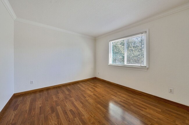 Building Photo - Spacious 4-Bedroom Home, Beautifully Maint...