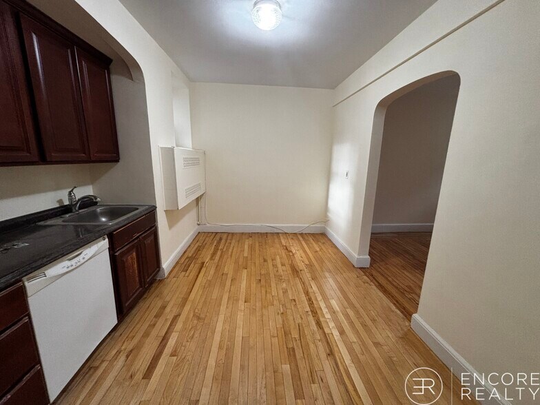 Building Photo - 1555 Beacon St