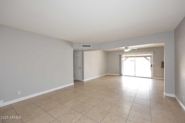 Building Photo - 617 E Calle Bolo Ln