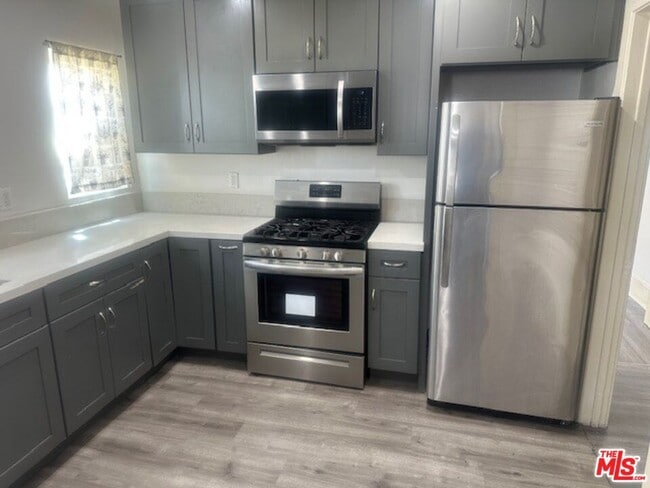 Building Photo - 5850 Arlington Ave