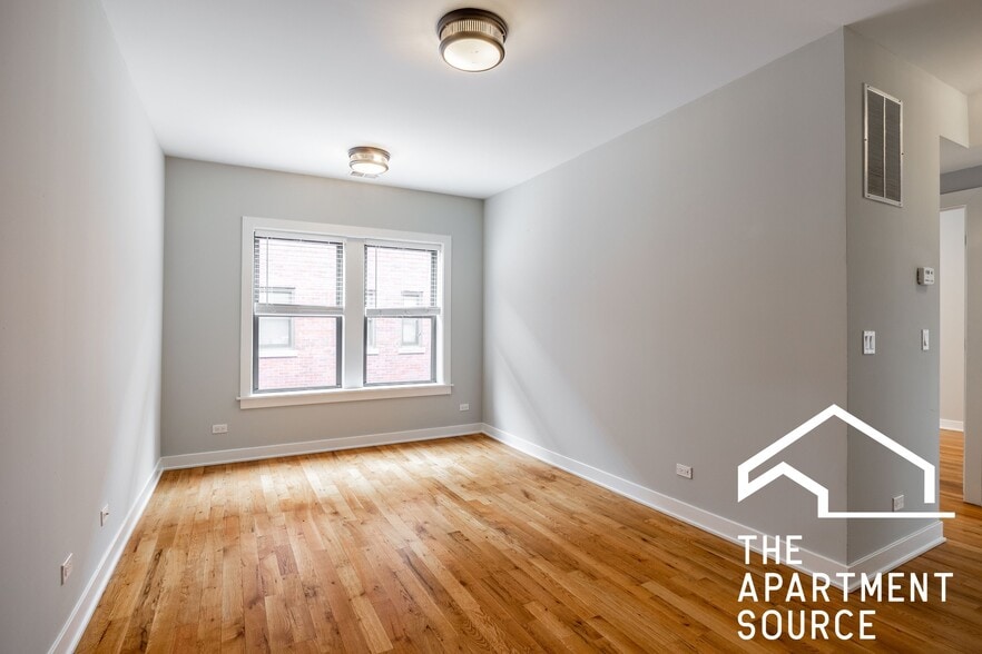 Building Photo - 2207 W Eastwood Ave