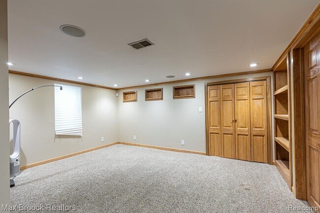 Building Photo - 328 George St