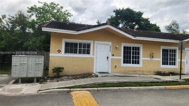 Building Photo - 3826 SW 48th Ave
