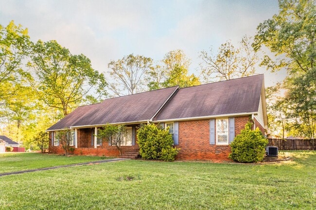 Building Photo - 3301 Sams Way SE