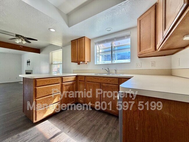 Building Photo - 1099 Shepard Ln