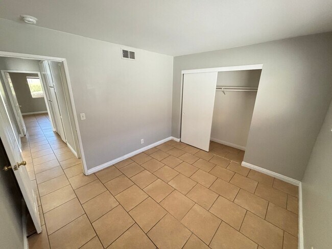 Building Photo - 2744 Karen Ave