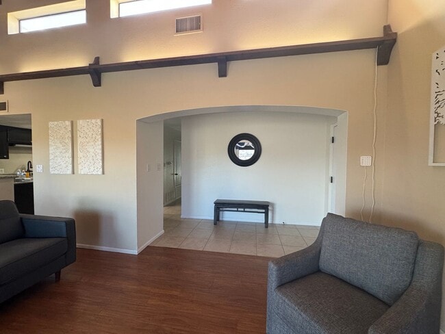 Building Photo - 1611 AZ-95
