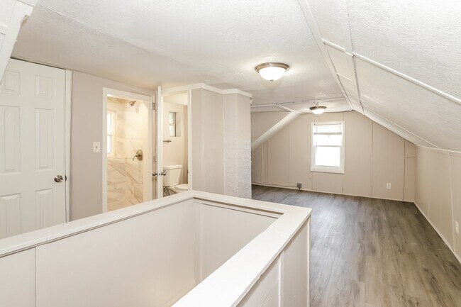 Building Photo - 3810 E 53rd Terrace