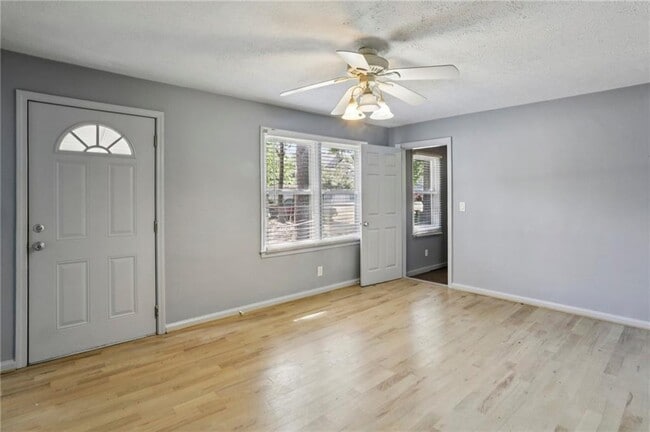 Building Photo - 2266 N Shallowford Rd