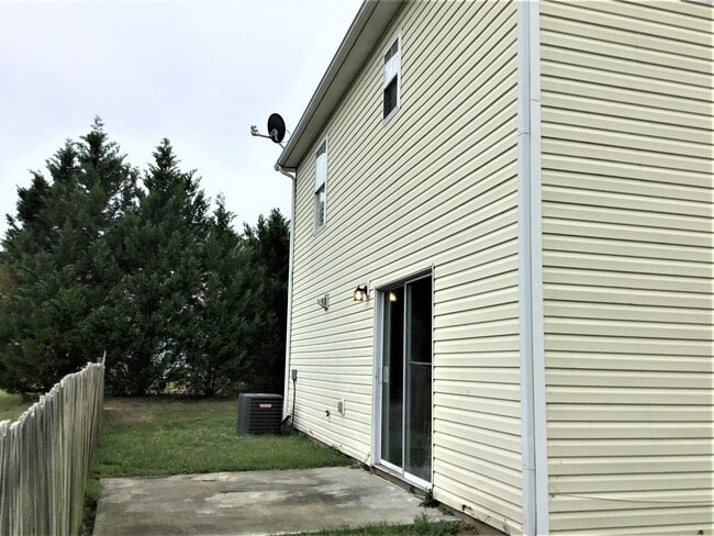 Building Photo - 1006 Bengel Dr