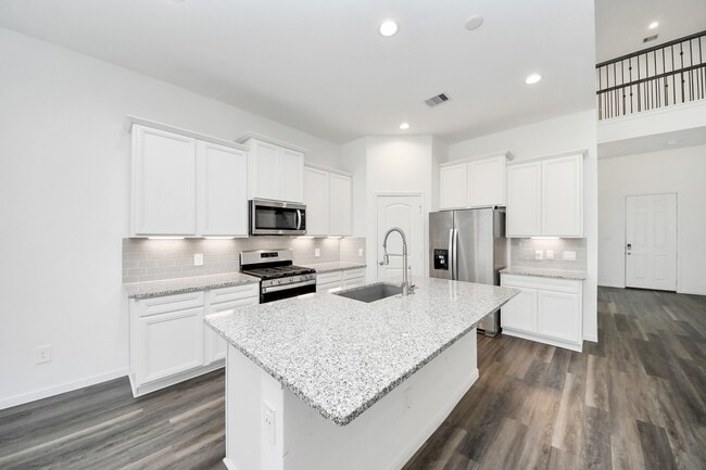 Building Photo - 501 Newcomb Holw Dr