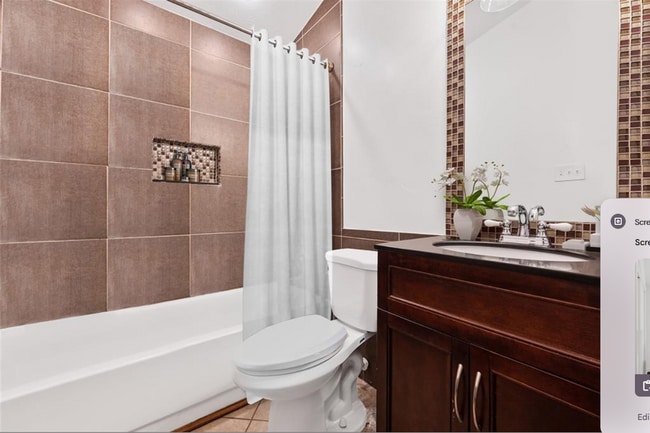 Building Photo - Updated one bedroom condo in heart of Austin!