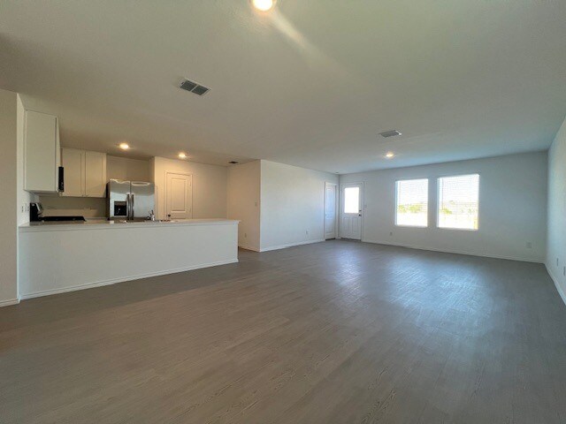 Building Photo - 531 Paris St