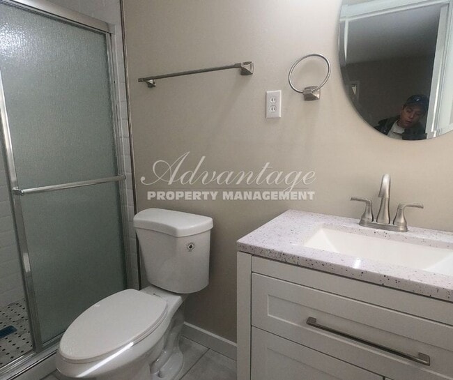 Building Photo - Beautiful, Fully Renovated 3-bedroom, 2-bath