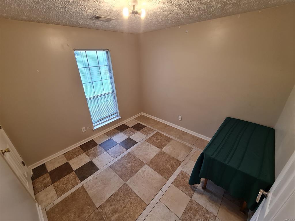 Building Photo - 123 Meadowview Dr
