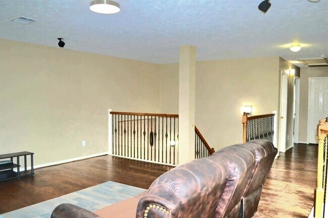 Building Photo - 4815 Schiller Park Ln