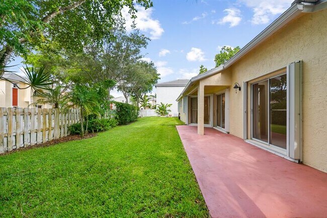 Building Photo - 9953 NW 9th Ct