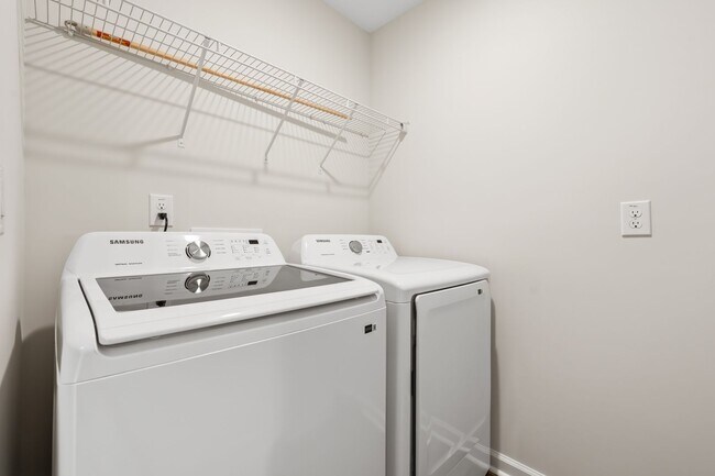 Building Photo - Prime Location! Brand New 3 Bed Townhome