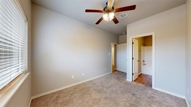 Building Photo - 305 Poplar St