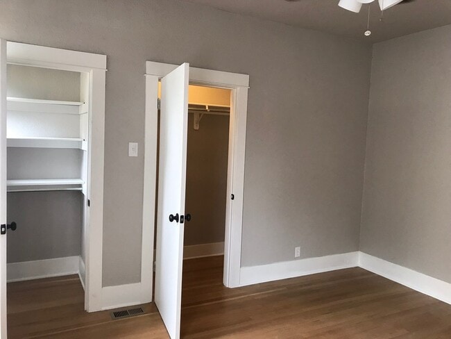 Building Photo - 1323 10th Ave