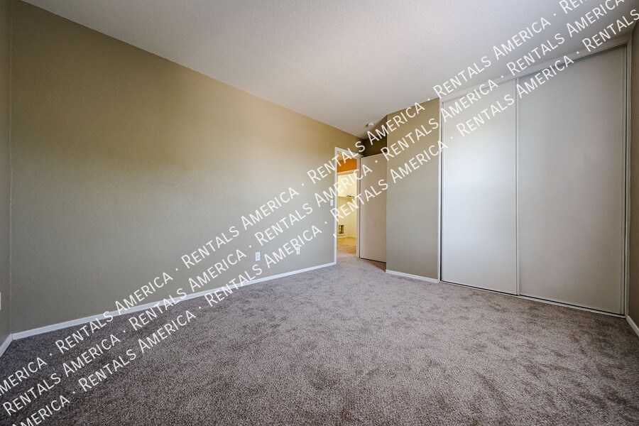 Building Photo - 1356 E Clifton Ave