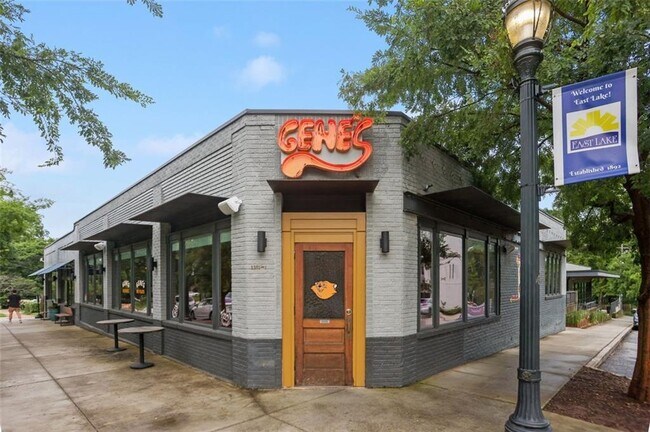 Building Photo - 1339 Oakview Rd
