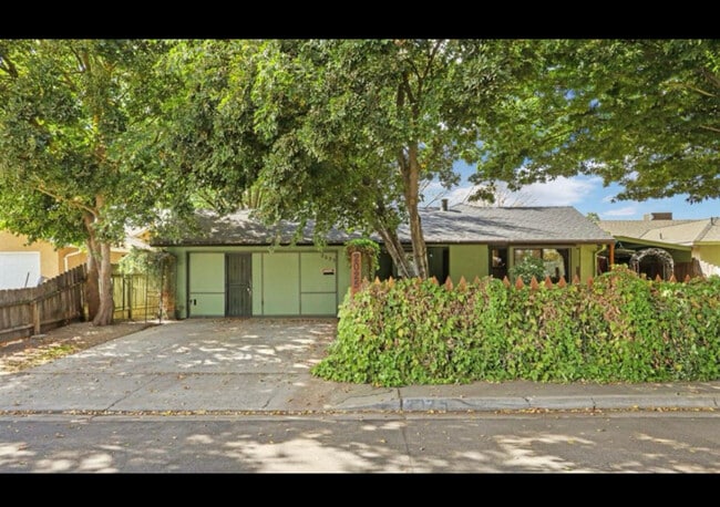 Building Photo - 2025 Ellison Dr