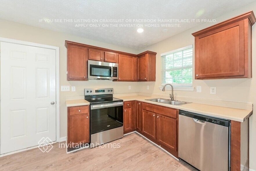 Building Photo - 559 Michael Cir