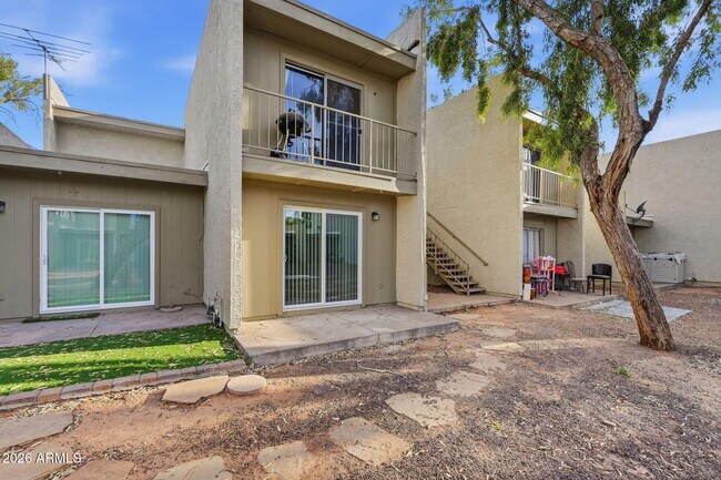 Building Photo - 2844 E Marconi Ave
