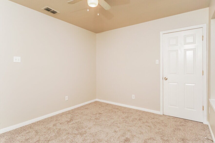 Building Photo - 417 Canterbury Ln