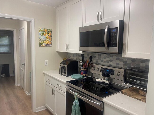 Building Photo - 800 Mallery St