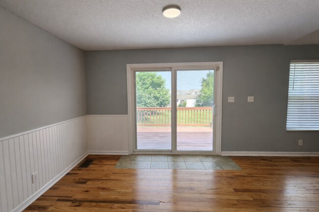 Building Photo - 3 Bed 2 Bath + Bonus Room