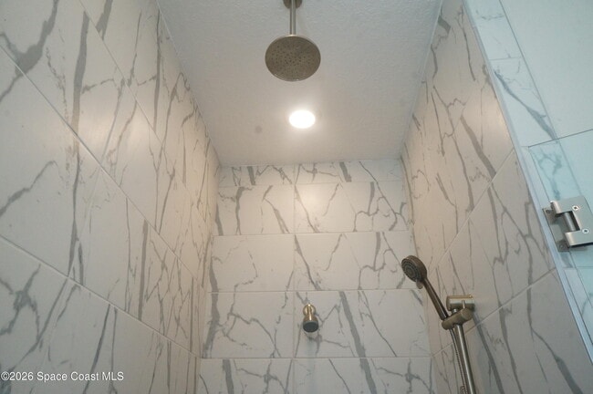 Building Photo - 787 Clearwater Ave