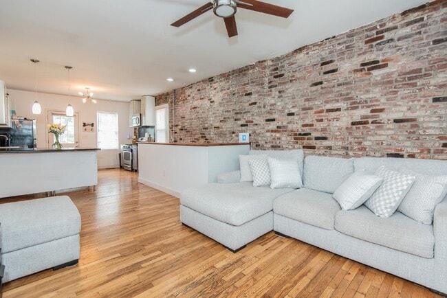 Building Photo - 4048 Walsh St