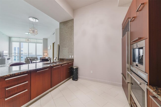 Building Photo - 15901 Collins Ave
