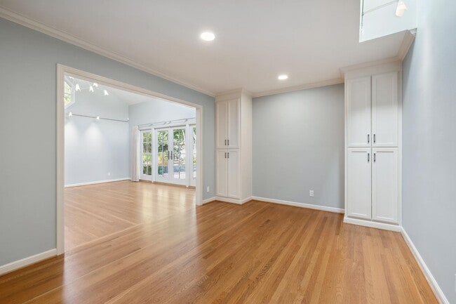 Building Photo - Charming 3-Bedroom Home with Office in desirable Old Palo Alto neighborhood Avail Feb 7th