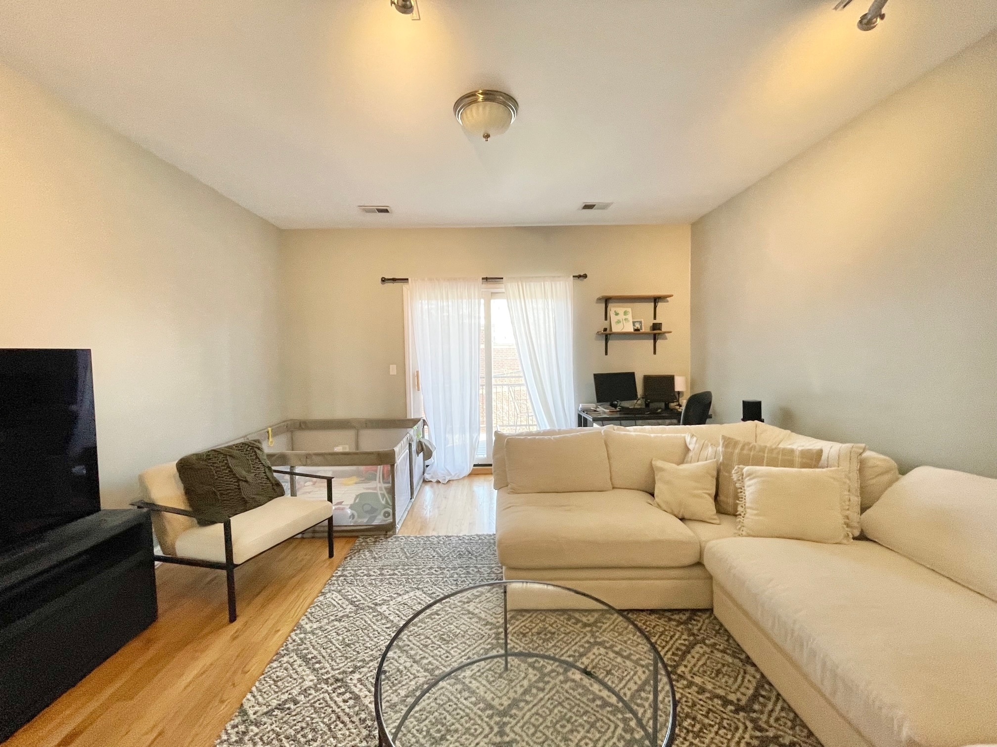 Building Photo - 2734 N Wolcott Ave