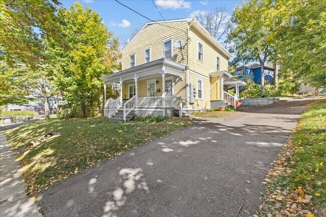 Building Photo - 410 St Paul St